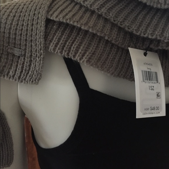 New with tags CALVIN KLEIN RUFFLED SCARF SUPER VERSATILE! GREY. USE AS SCARF OR - Picture 5 of 6